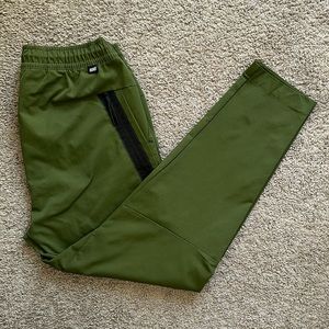 Nike Sportswear Tech Essentials Woven Pants